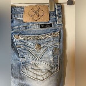 Miss Me Women's 28 Embellished Rhinestone Low Rise Distressed Cropped Jeans